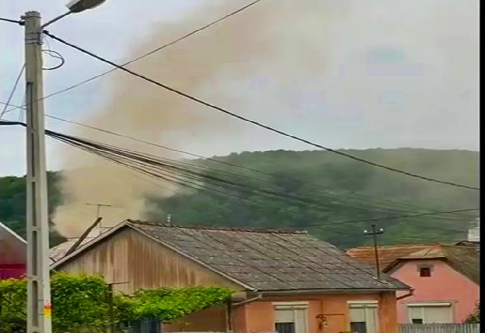 VIDEO: Stație de mixturi asfaltice din Beclean, oprită de comisarii Gărzii de Mediu! Amenda aplicată este  uriașă
