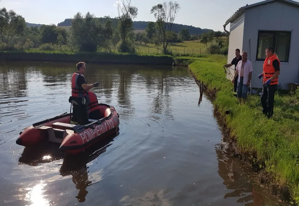 Bărbat de 70 de ani, găsit înecat într-un lac în Posmuș