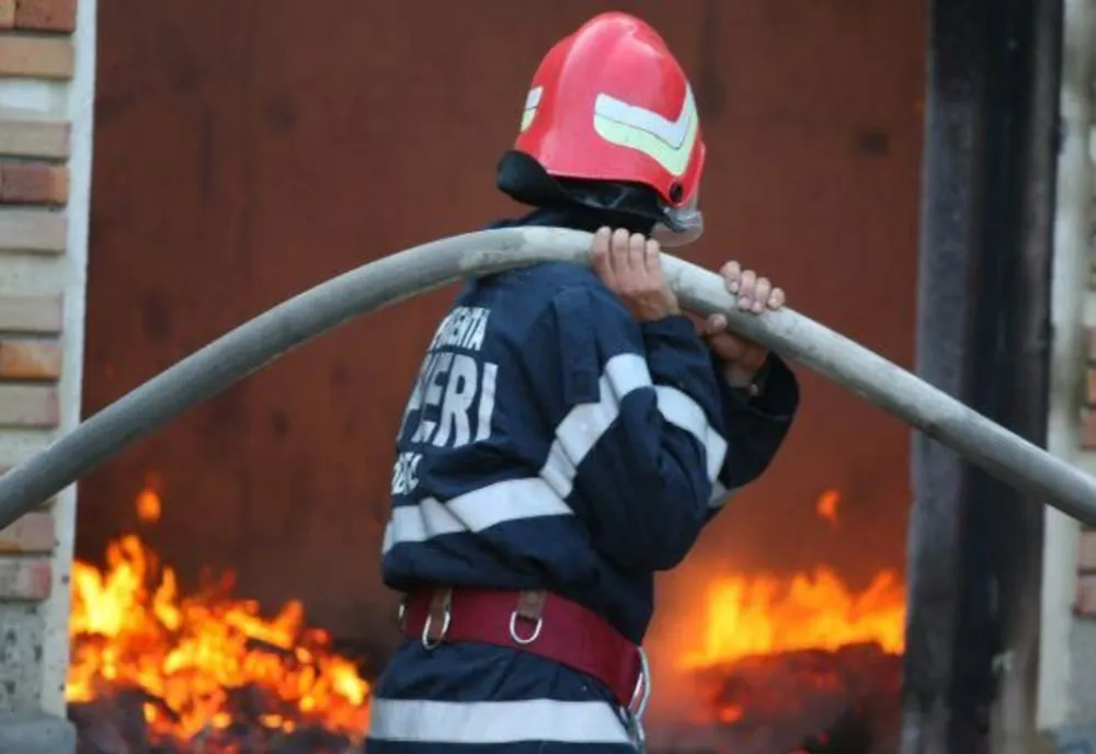 Bărbat din Dipșa la spital, după ce locuința i-a fost afectată de un incendiu