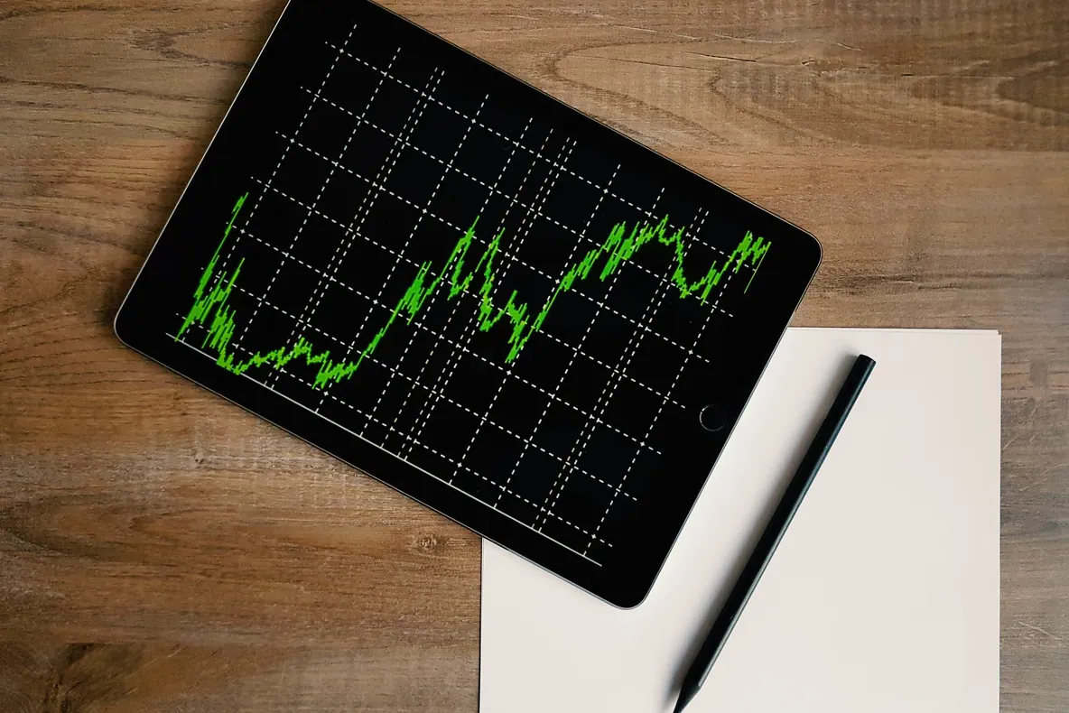 STUDIU TERMENE.RO: 15.69% dintre hotelurile și restaurantele din Bistrița Năsăud solicită certificatul pentru situații de urgență. 12.55% aplică la programul IMM Invest (P)