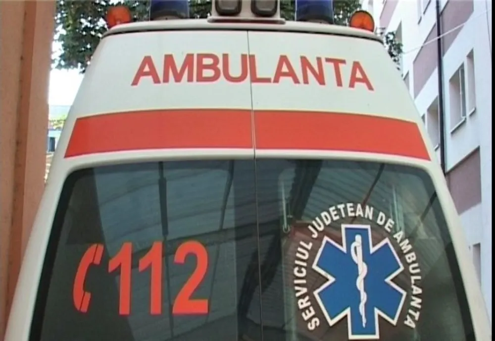 Copil de 12 ani, lovit de un autoturism pe DN 17D, la intrare în Cormaia