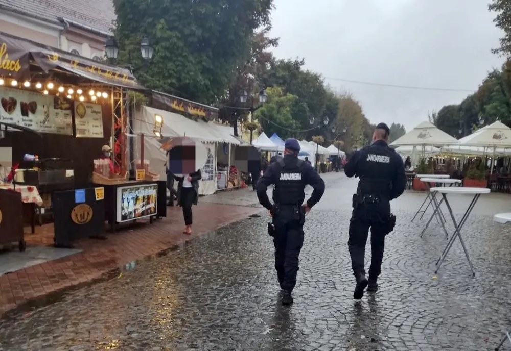 Peste 4.600 lei, amenzi aplicate de jandarmii bistrițeni! Nepurtarea măștii de protecție a fost unul dintre motive