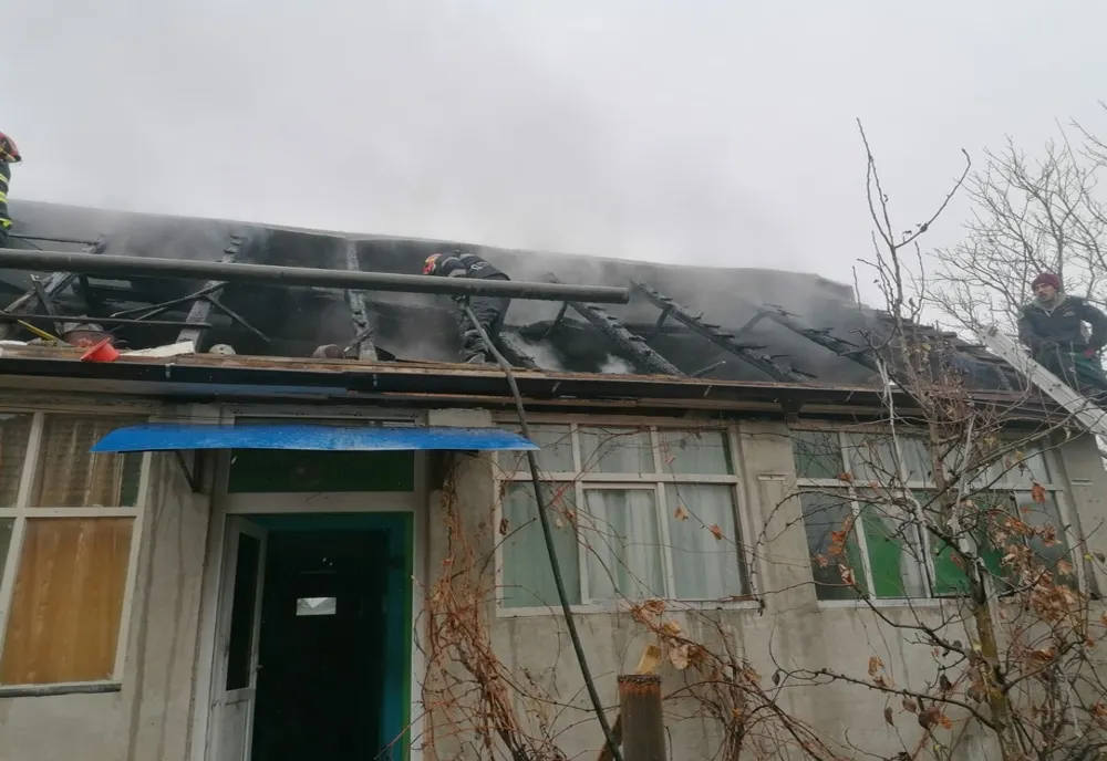 Incendiu în Nimigea, din cauza unei afumători improvizate în podul casei 