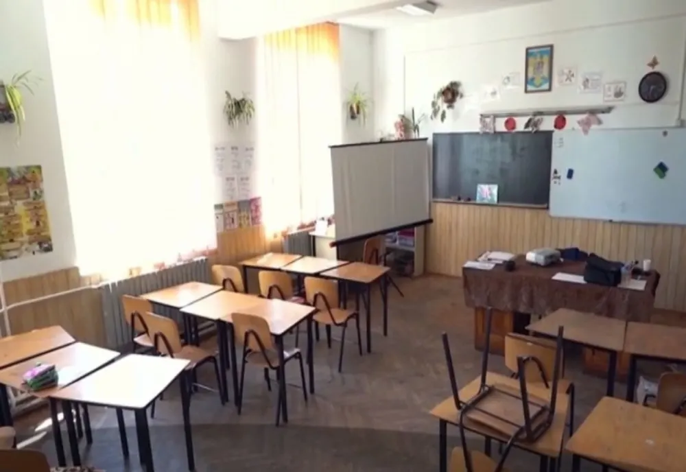 O clasă de la o școală din Bistrița intră în scenariul roșu! Vezi de când