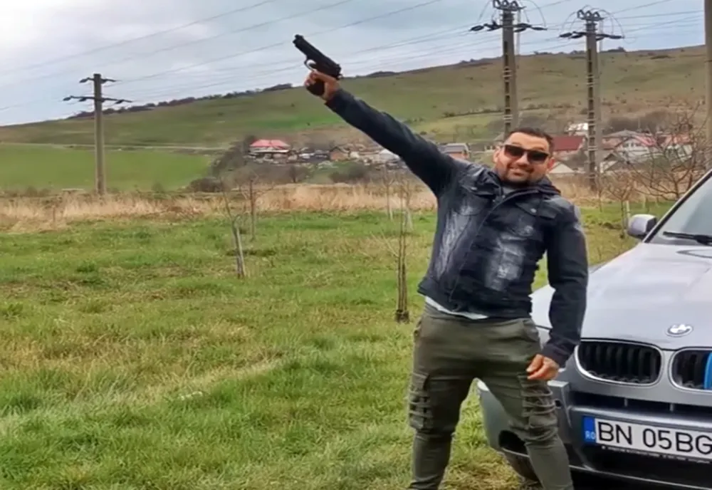 Doi tineri din Bistrița-Năsăud, reținuți și puși sub control judiciar! Unul s-a crezut pistolar în Vestul Sălbatic