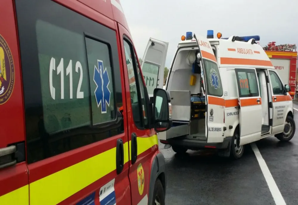 Femeie din Feldru, găsită inconștientă în casa inundată de fum