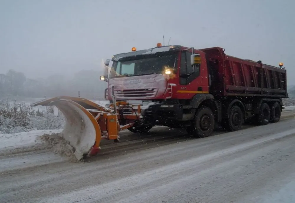 Utilajele de deszăpezire acționează pe toate drumurile județene și naționale din Bistrița-Năsăud! Nu s-au semnalat blocaje
