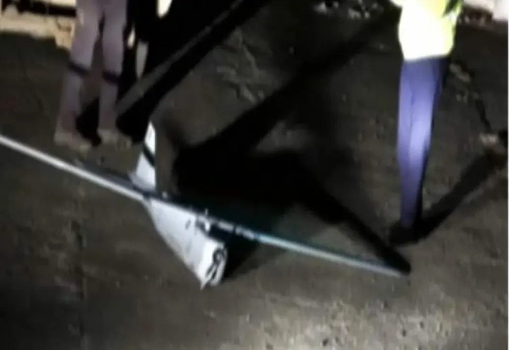 Dronă de mici dimensiuni, prăbușită în curtea unui localnic din Dumitra! Poliția a demarat o anchetă