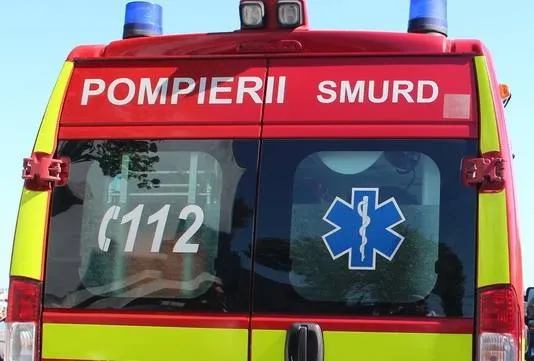 Accident rutier în Dej: autobuz și autoutilitară s-au ciocnit, un bărbat a ajuns la spital