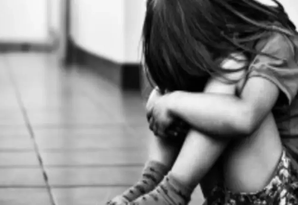 Tânăr din Bistrița-Năsăud, arestat la domiciliu pentru pornografie și act sexual cu o minoră de 13 ani