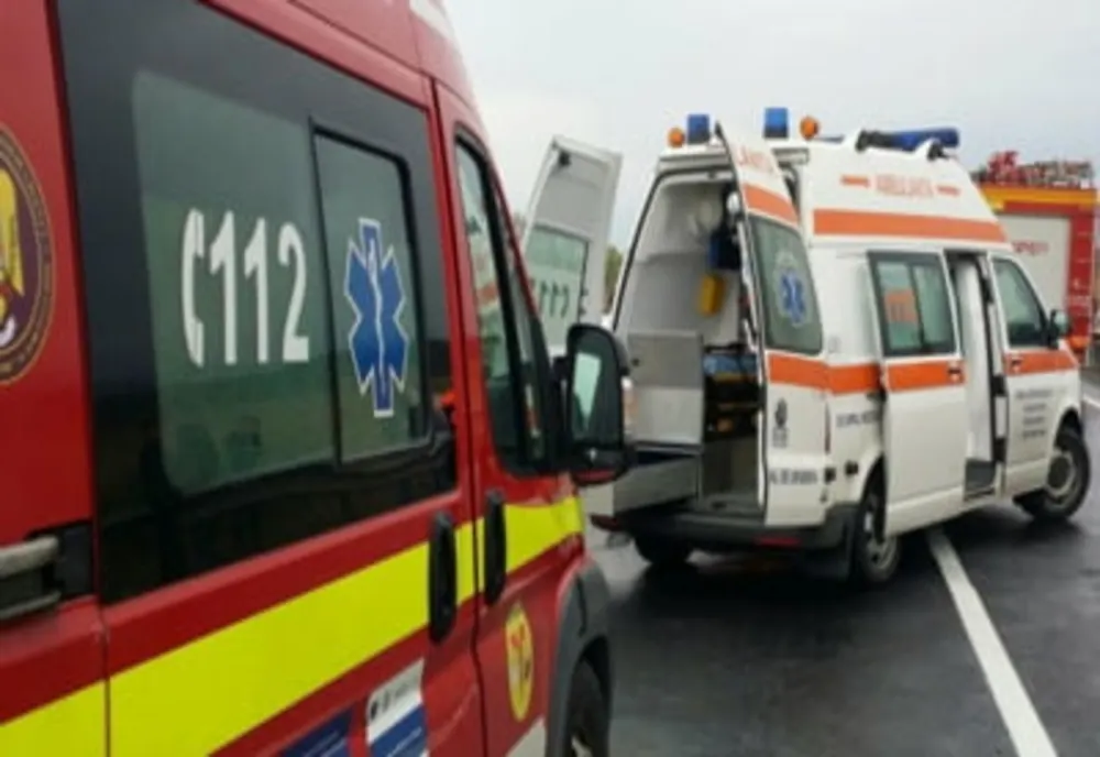 Accident pe un drum din Bistrița Năsăud. Două persoane rănite 