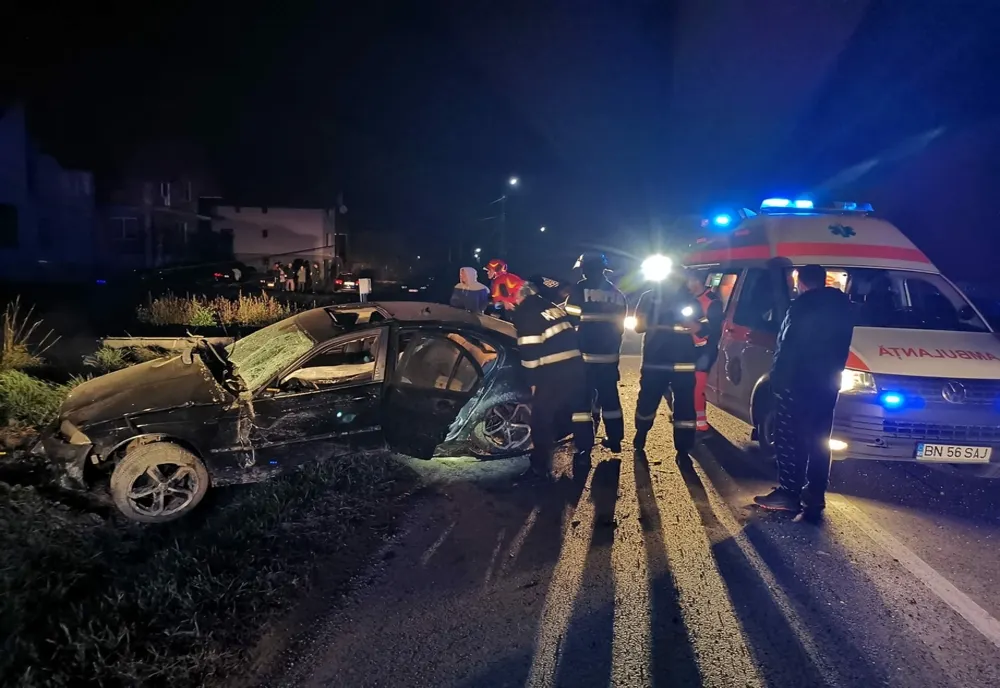 TRAGEDIE pe un drum din BISTRIȚA! Un tânăr și-a pierdut viața, alți doi, răniți-FOTO