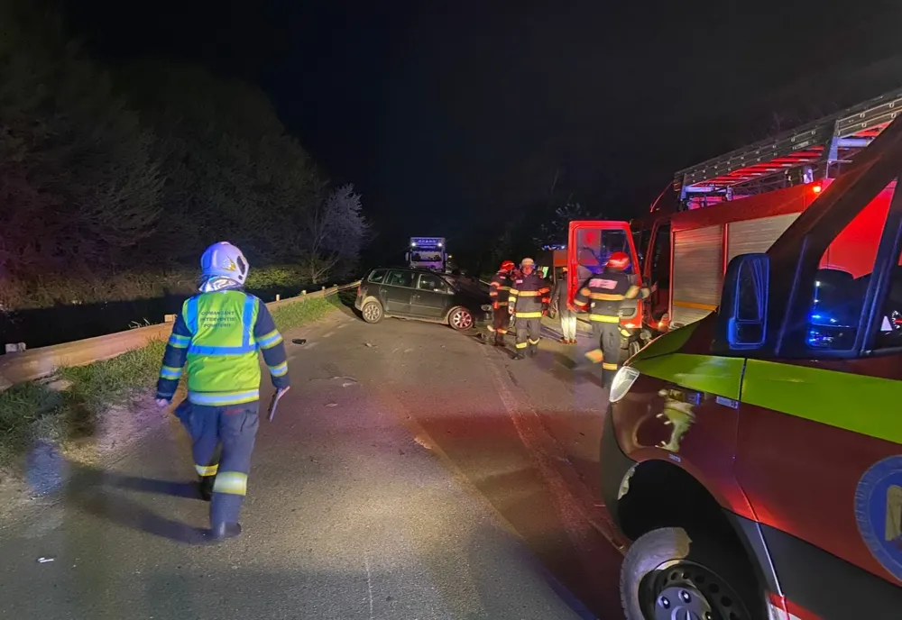Două autoturisme, implicate într-un accident în Bistrița! Unul dintre șoferi era beat criță