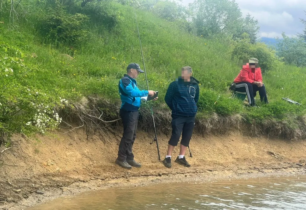 Pescari în ilegalitate, la Colibița, taxați de jandarmii montani