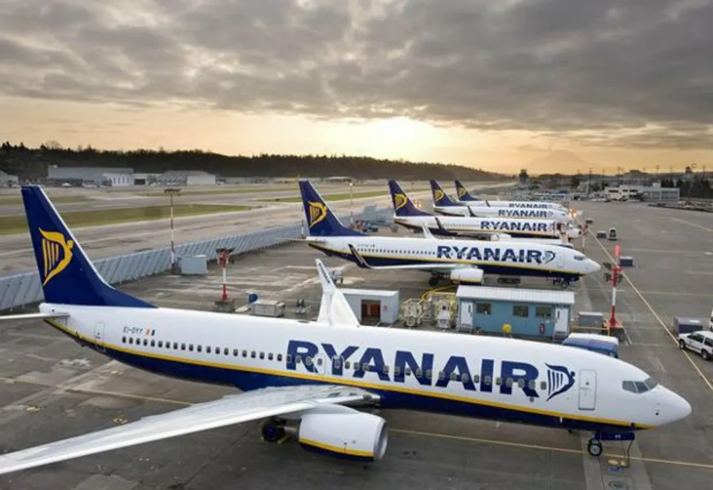 RYANAIR ÎI VA AMENDA CU MINIM 500 DE EURO PE PASAGERII INDISCIPLINAȚI, DIRECT DE PE CARDUL DE REZERVARE