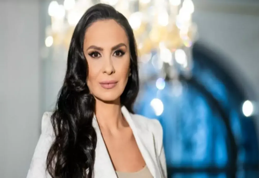 Alexandra Păcuraru intervine în direct la Televiziunea Poporului. Analiza momentului, cât mai rezistă Guvernul Bolojan