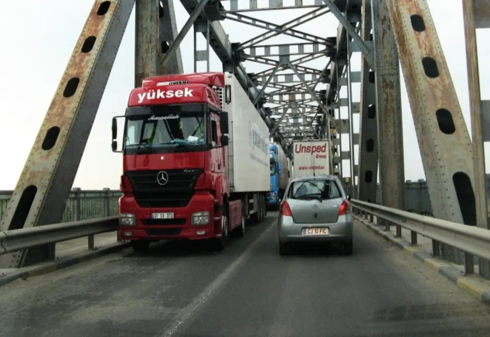 MAE, atenţionare de călătorie pentru Bulgaria. Restricţii temporare pentru vehiculele de mare tonaj