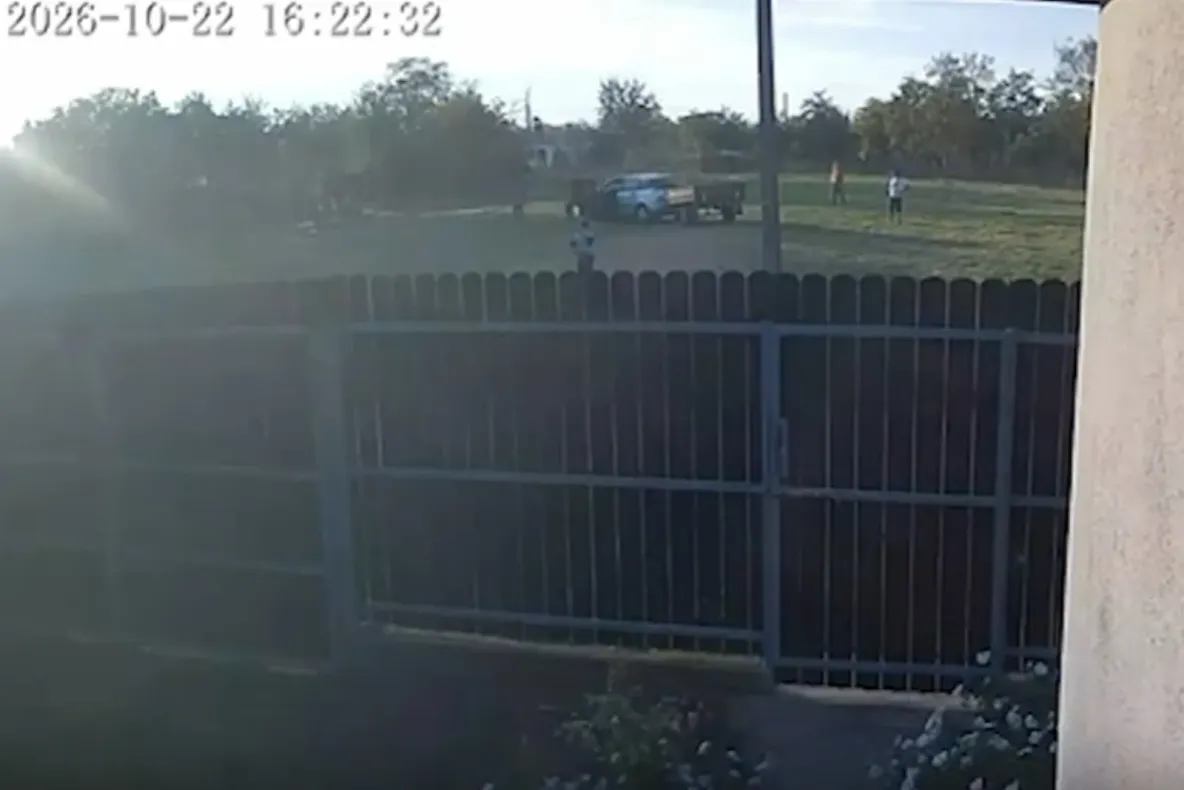 Scene șocante într-un sat din județul Ialomița. Copil de 13 ani urmărit cu mașina și bătut de tatăl unui coleg -VIDEO