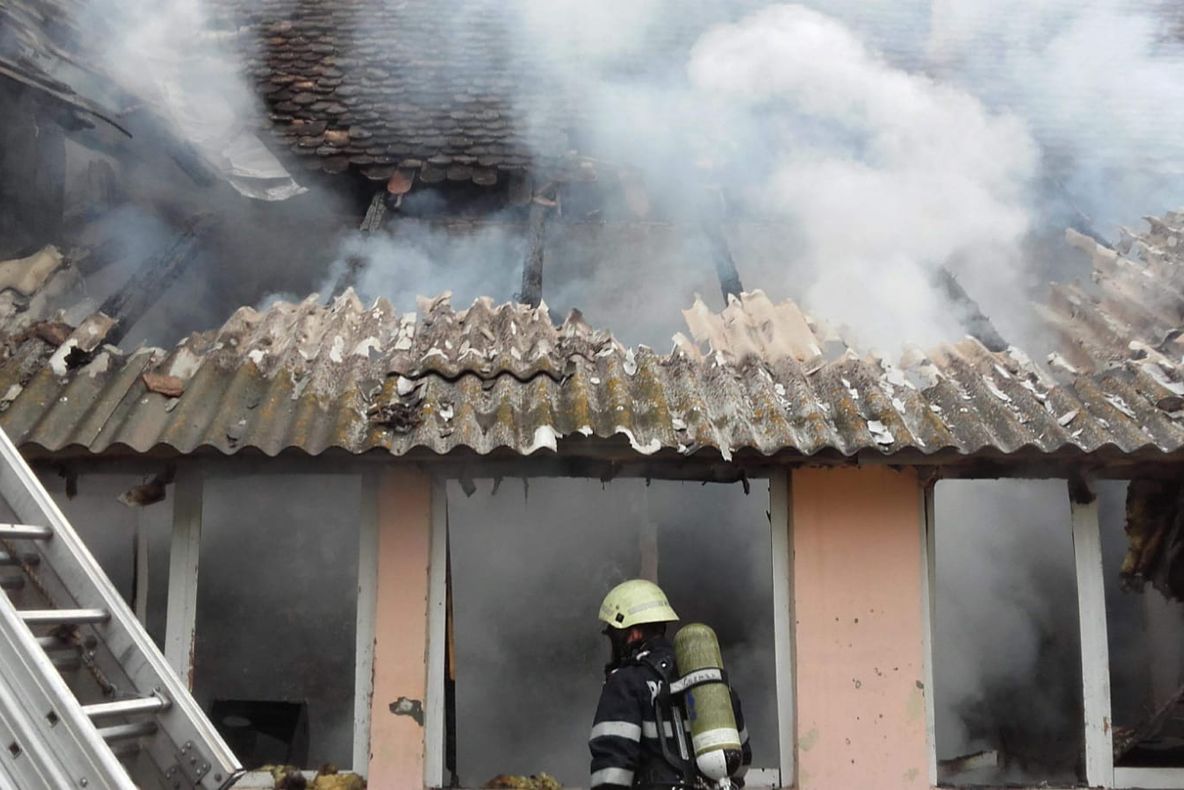 Un incendiu a cuprins o casă de pe raza localității Budacu de Jos (FOTO)
