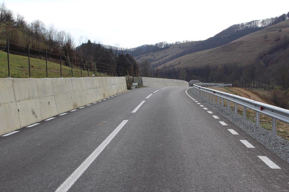 Peste 100 de km de drumuri județene din Bistrița-Năsăud, în plin proces de modernizare