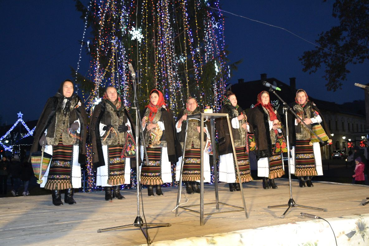 Cine colindă pe pietonal în cadrul Festivalului ”Rădăcinile Eternității”. Programul până pe 30 decembrie