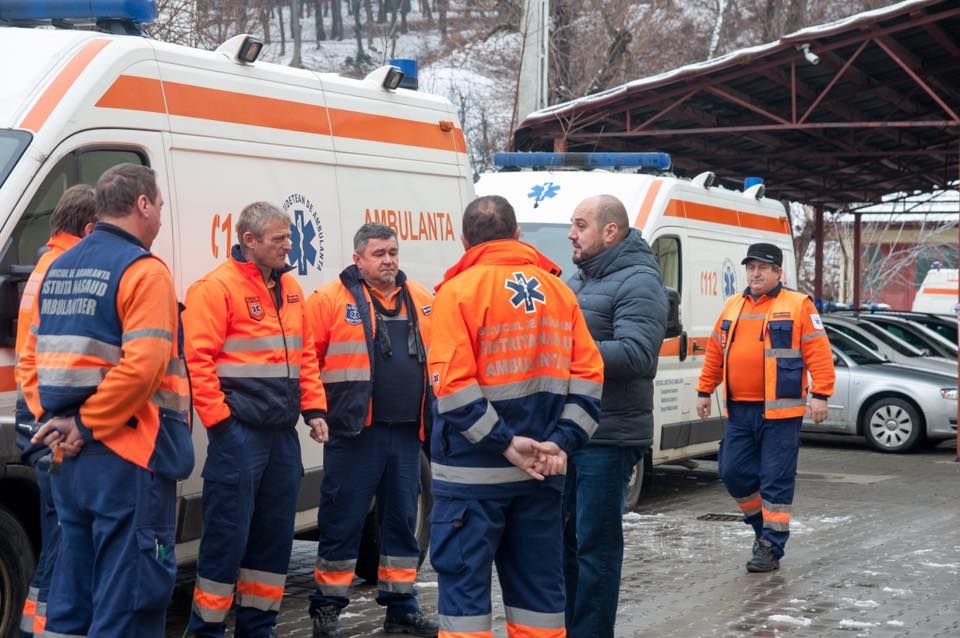 Deputatul care a cerut câte o ambulanță pentru fiecare comună din Bistrița-Năsăud, mulțumit că demersurile sale nu au fost în zadar. ”Închei anul cu satisfacția de a vedea primele ambulanțe noi în județ!” (FOTO)