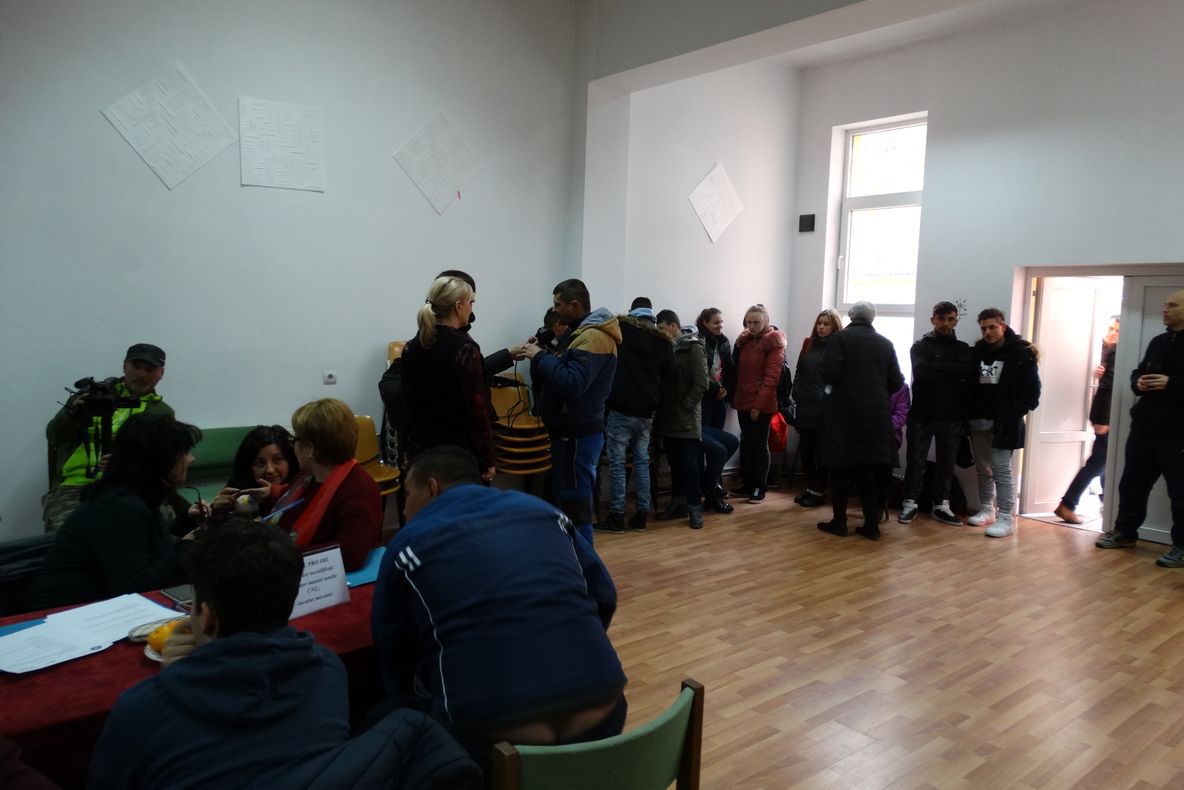 Puține locuri de muncă și puține persoane cu dizabilități, la bursa organizată la Școala Profesională Specială “Sfânta Maria” din Bistriţa (FOTO)