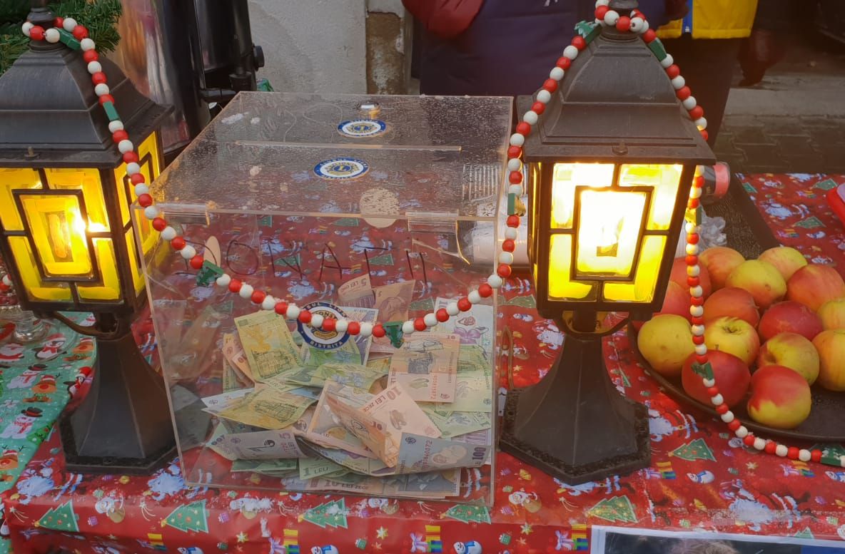 Clubul Lions Siebenburgen derulează o campanie de colectare de fonduri pentru a aduce zâmbete pe chipurile bătrânilor din Bistrița (FOTO)