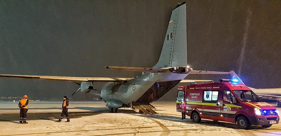 Misiune umanitară a Forţelor Aeriene Române pentru a salva viața unui tânăr din Bistrița-Năsăud cu arsuri grave (FOTO)