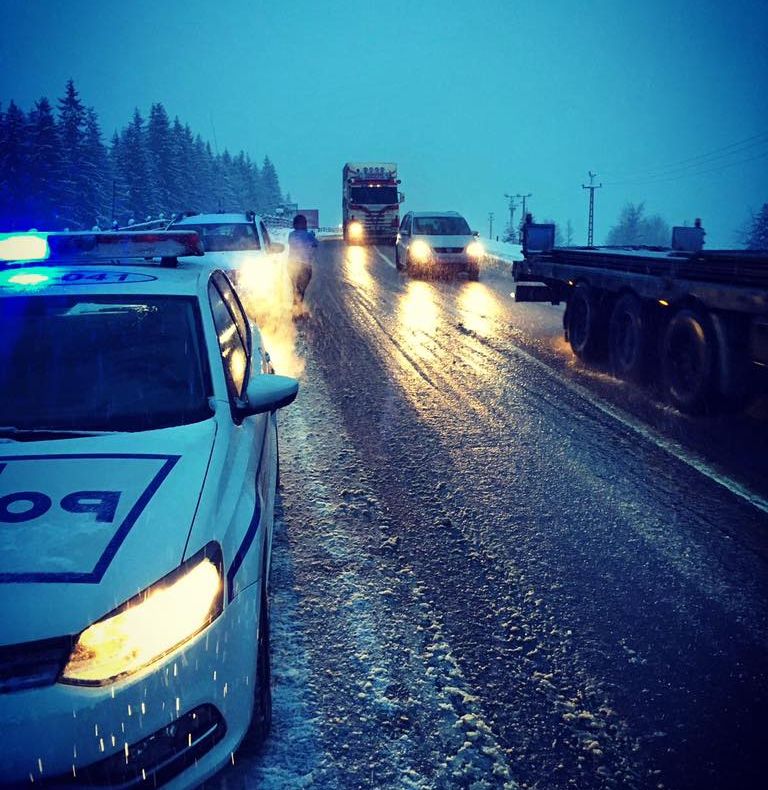 Prefectul județului Bistrița-Năsăud a cerut suplimentarea stocurilor de material antiderapant