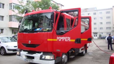 O femeie dintr-o localitate din Bistrița-Năsăud s-a ales cu arsuri pe față și pe o mână în timp ce încerca să stingă un incendiu care a izbucnit în podul casei