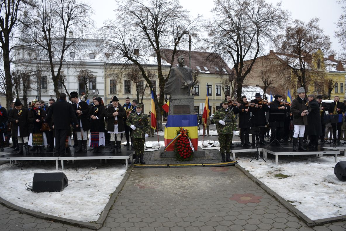 Bistrițenii s-au prins în horă pentru a sărbători Ziua Unirii Principatelor Române (FOTO/VIDEO)