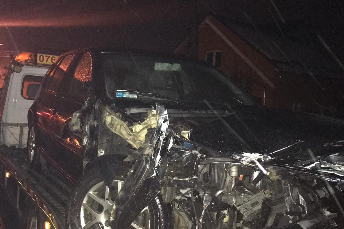 Autoturism acroșat de un tren de persoane în localitatea bistrițeană Livezile