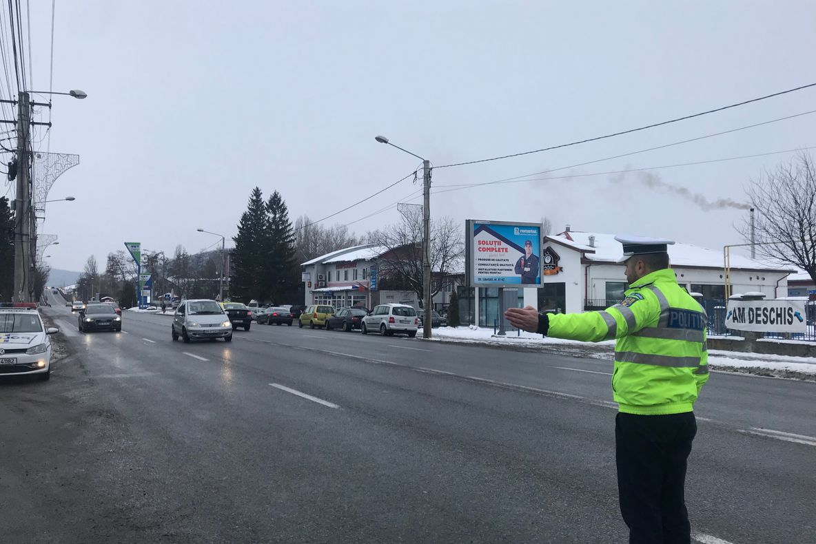 Șoferii din Bistrița, trași pe dreapta de polițiști! Ce au primit? (FOTO)