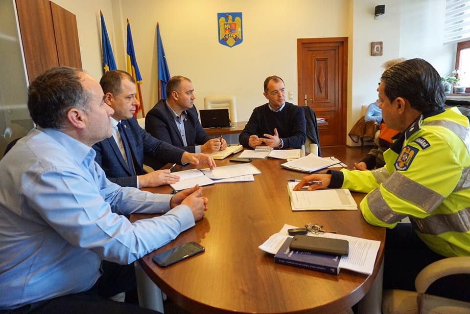 La o zi de la protestul taximetriștilor bistrițeni, prefectul a convocat o ședință în care s-au discutat problemele ridicate de aceștia