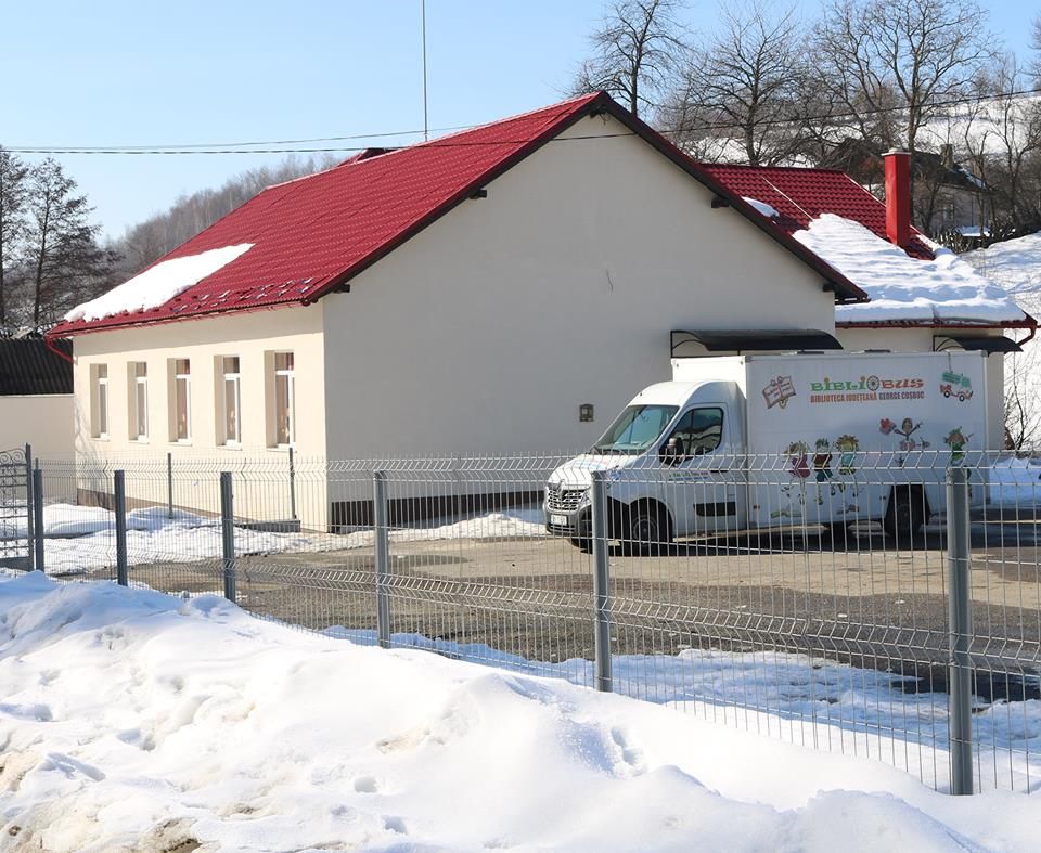 Bibliotecă nouă pentru elevii școlii de pe Valea Tureacului din Bistrița-Năsăud (FOTO)
