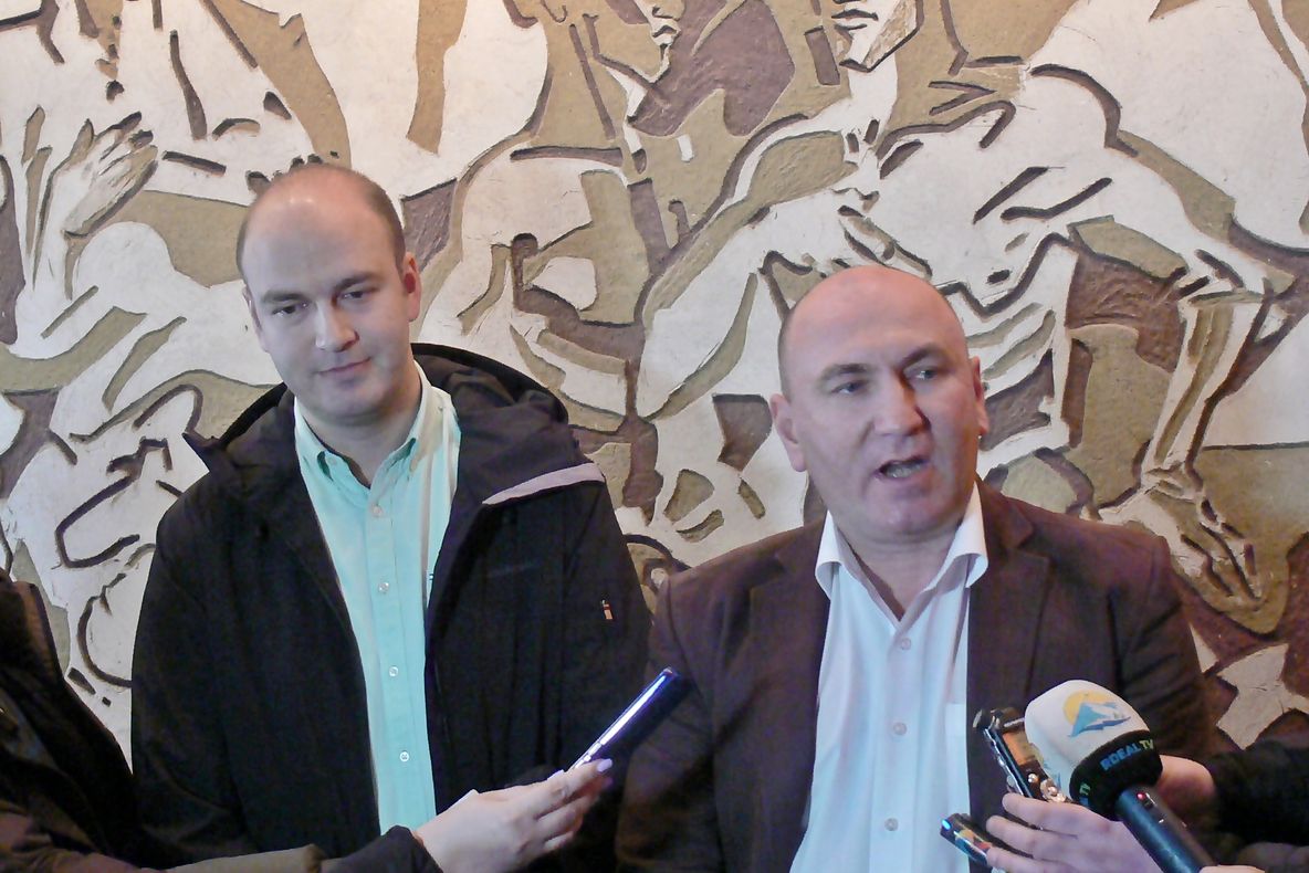 Lipsa bugetului de stat a generat o situație fără precedent la Policlinica Bistrița! Peste 400 de persoane au stat la coadă pentru programări