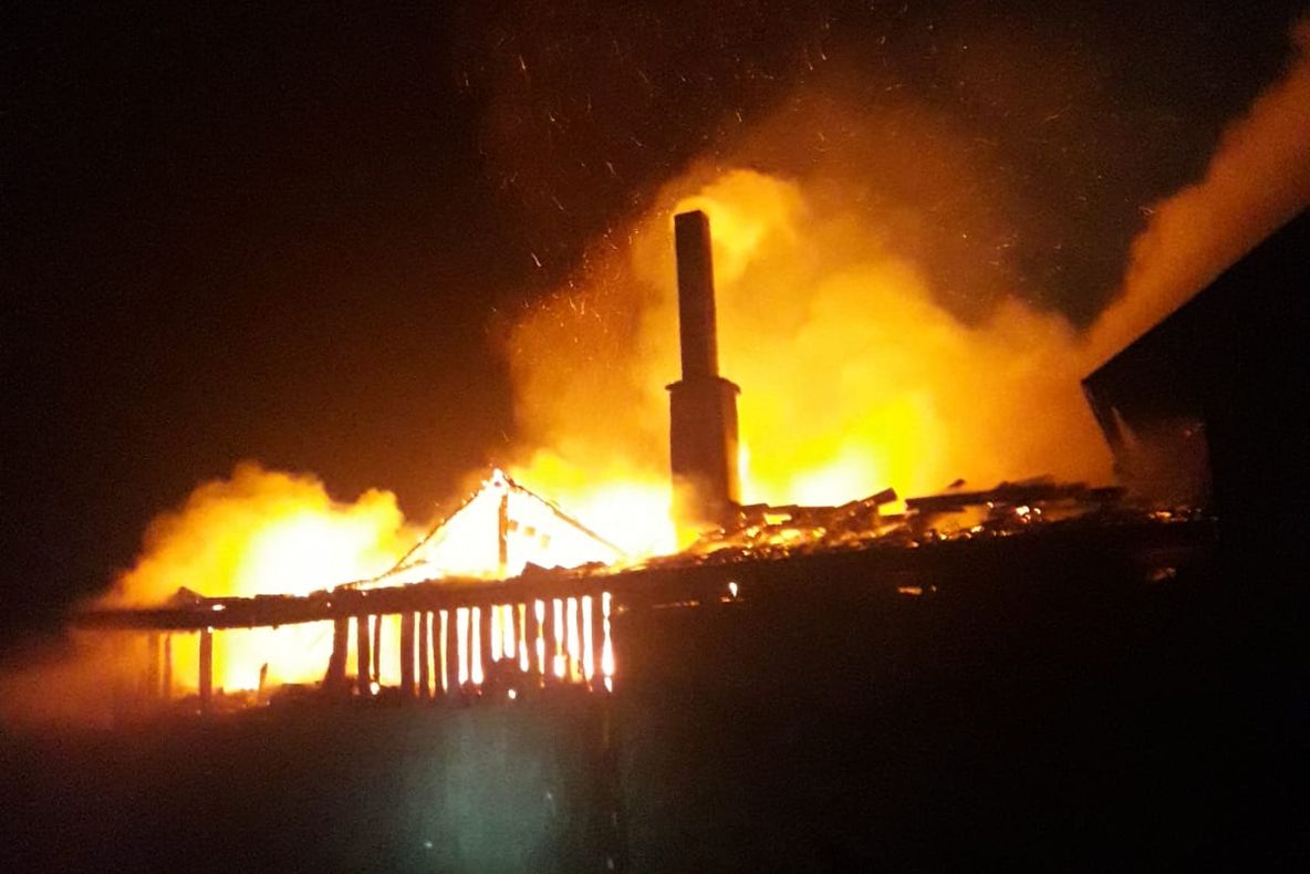 Un coș de fum deteriorat a provocat un incendiu într-un sat de pe Valea Bîrgăului