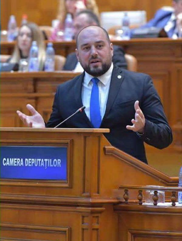 Ionuț Simionca: Ce faceți, domnilor de la PSD, cu banii pe care nu-i cheltuiți pe pensiile speciale blocate de noi?