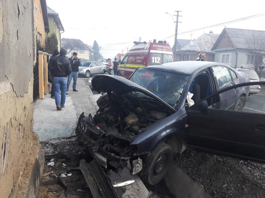 Trei tineri, răniți într-un accident rutier produs pe DN 17C din Bistrița-Năsăud (FOTO)