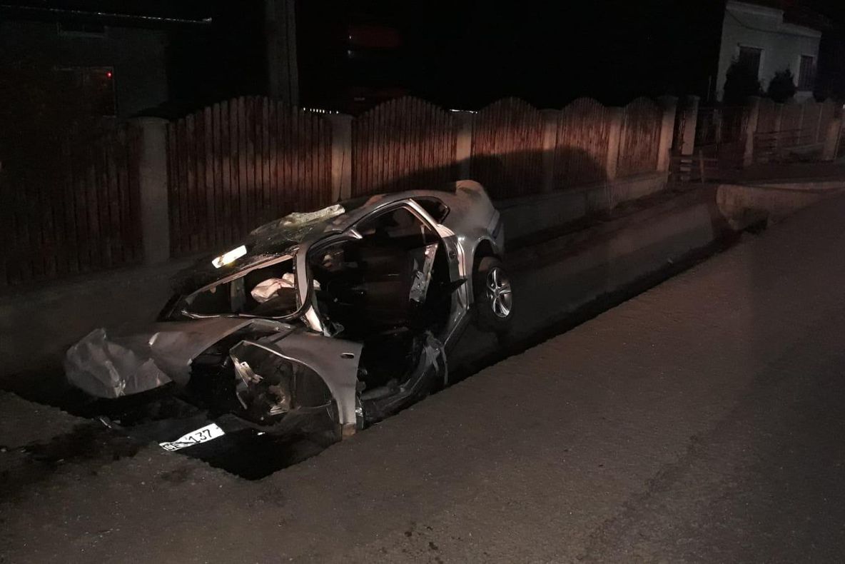 O victimă încarcerată în urma unui accident rutier produs pe o șosea din Bistrița-Năsăud