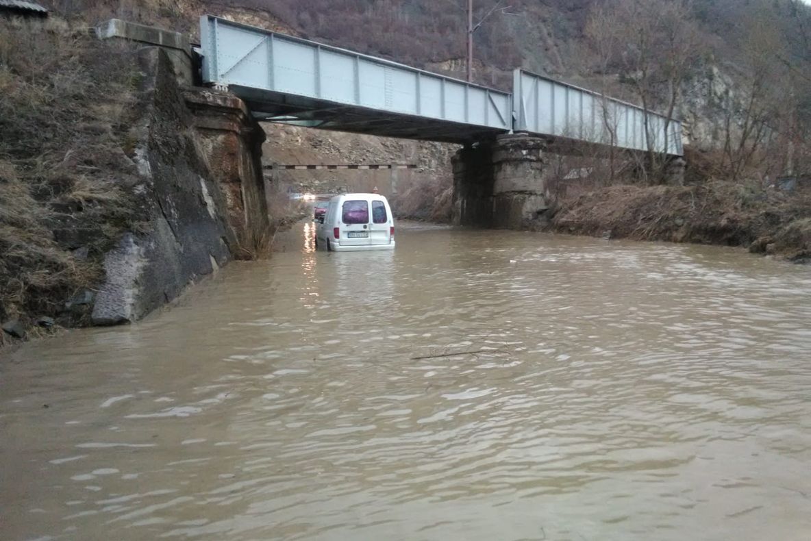 Ploile abundente din ultimele zile au creat probleme în Bistrița-Năsăud (FOTO)