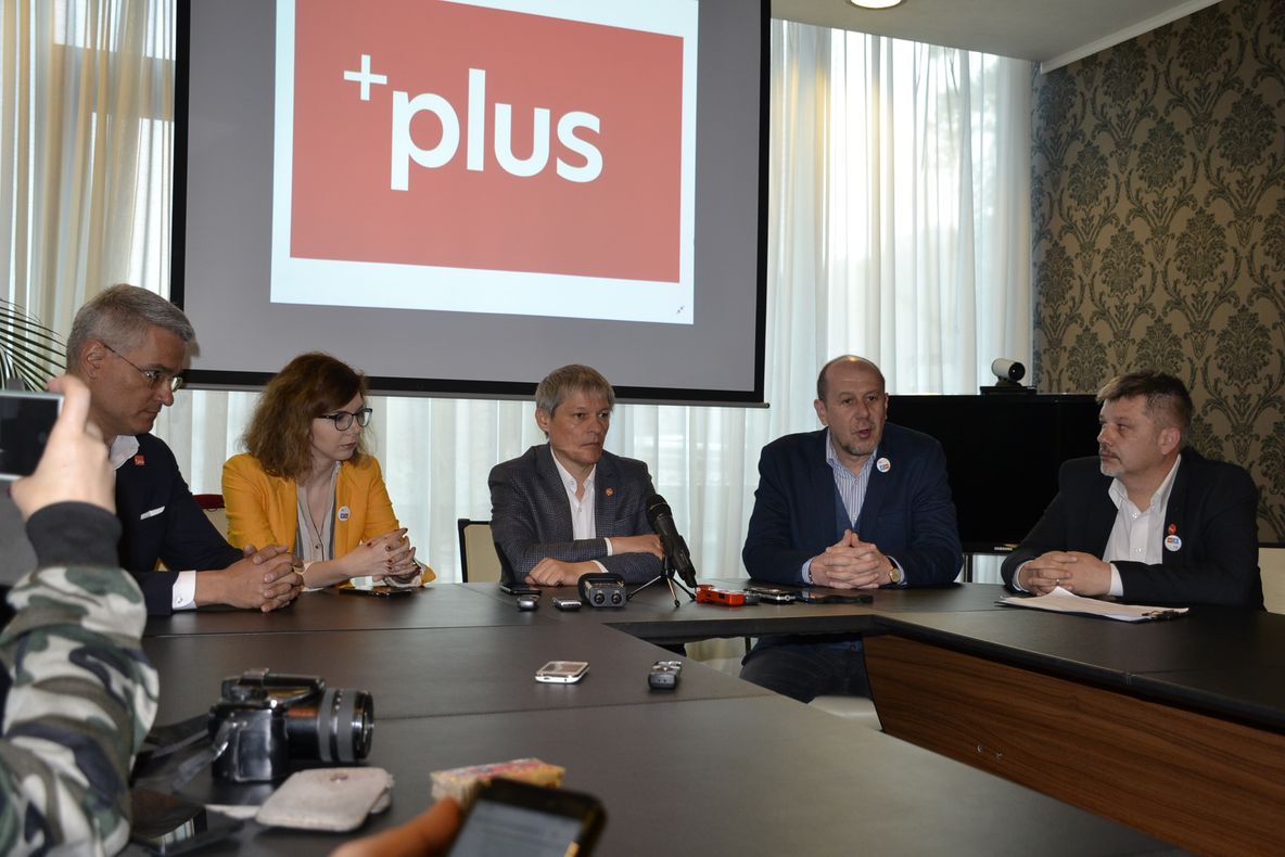 Dacian Cioloș, la Bistrița: ”Aproape jumătate de milion de semnături de susținere. Noi am strâns aceste semnături în stradă, pe bune!”