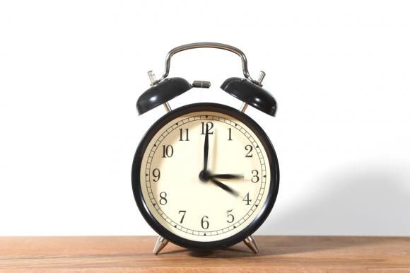 România trece la ora de iarnă în acest weekend. Mersul trenurilor în vigoare nu va avea de suferit