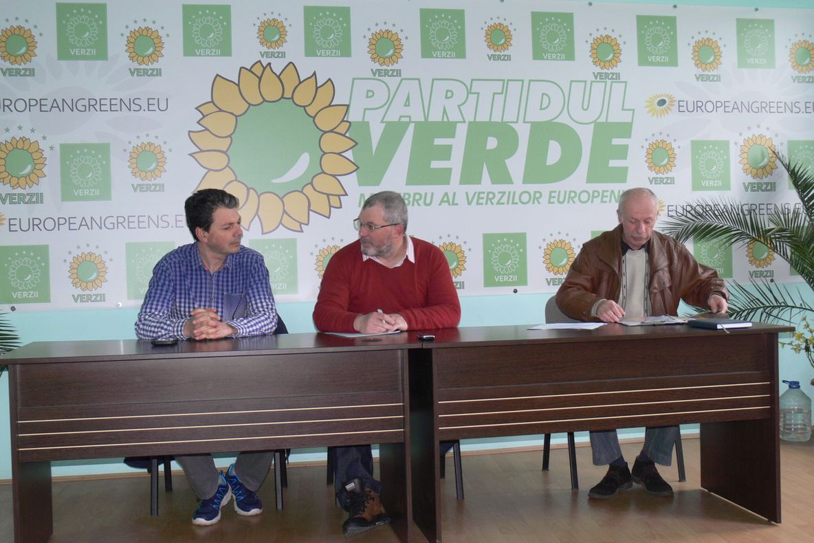 Verzii despre poluarea de la Colibița: E plină țara de procese verbale, comisii și comisiuțe! Autoritățile au lăsat la liber poluarea lacului