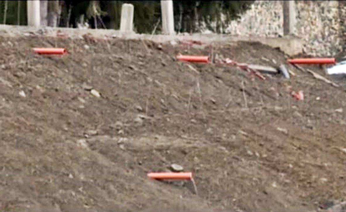 Scandal în Bistrița-Năsăud! Țevile de scurgere care deversează direct în lacul Colibița, au ieșit la iveală. Autoritățile merg din nou în control