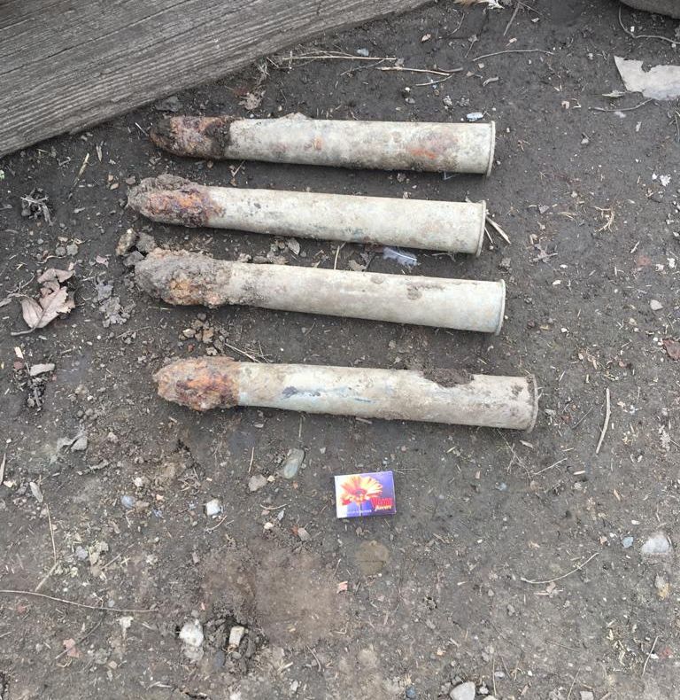 Proiectile găsite în grădina unui localnic din Bistrița-Năsăud (FOTO)