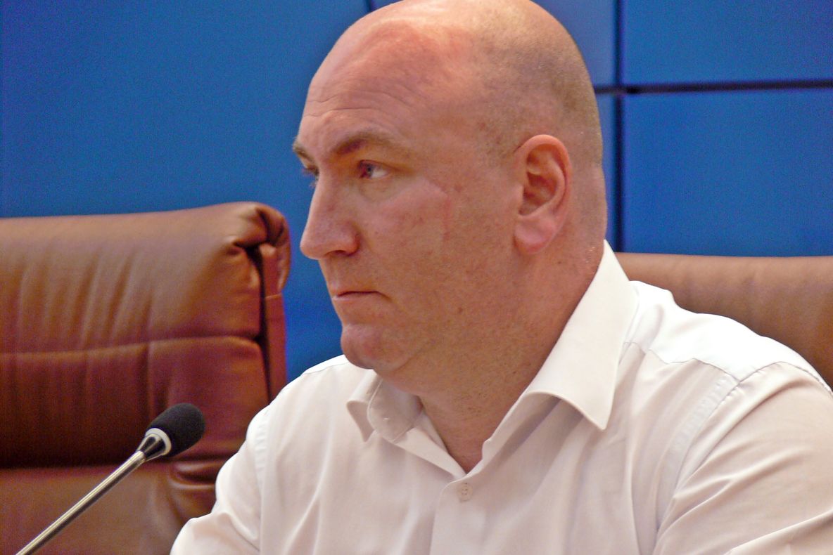 Gabriel Lazany, managerul SJU Bistrița: Condiționarea actului medical este un lucru care trebuie sesizat! Generația asta de medici tineri nu știe să ia, nu îi învățați. Îi puneți în niște situații jenante să tot fugiți cu plicul după ei. Dați-le pace!