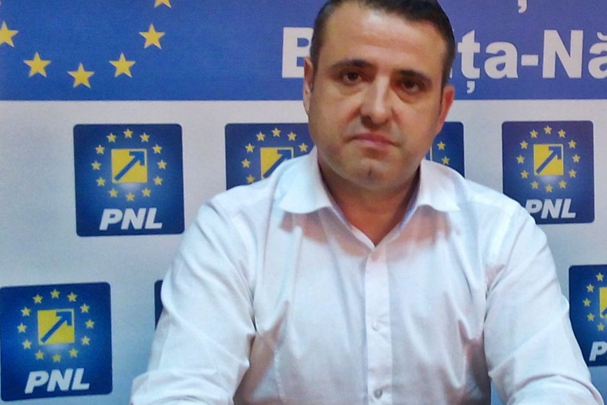 Ioan Turc: Vicepremierul Suciu, această «săgeată albastră» a politicii românești! Să aibă casca de protecție la îndemână