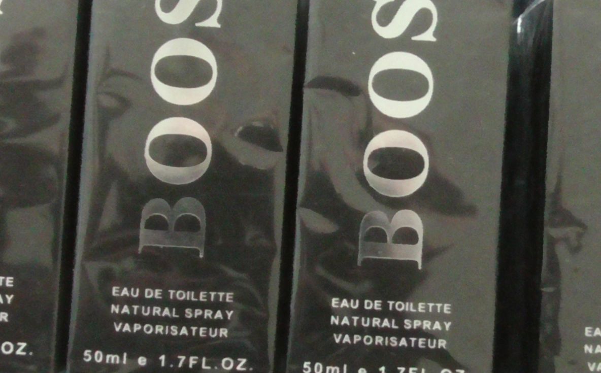 Bărbat din județul Cluj, prins de jandarmi în timp ce vindea parfumuri contrafăcute! Ce pedeapsă riscă